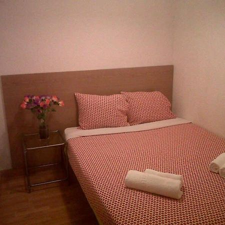 Km1 Amparo Apartments Madrid Chambre photo