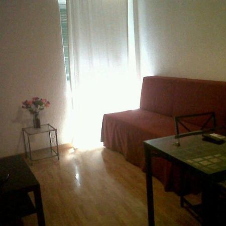 Km1 Amparo Apartments Madrid Chambre photo